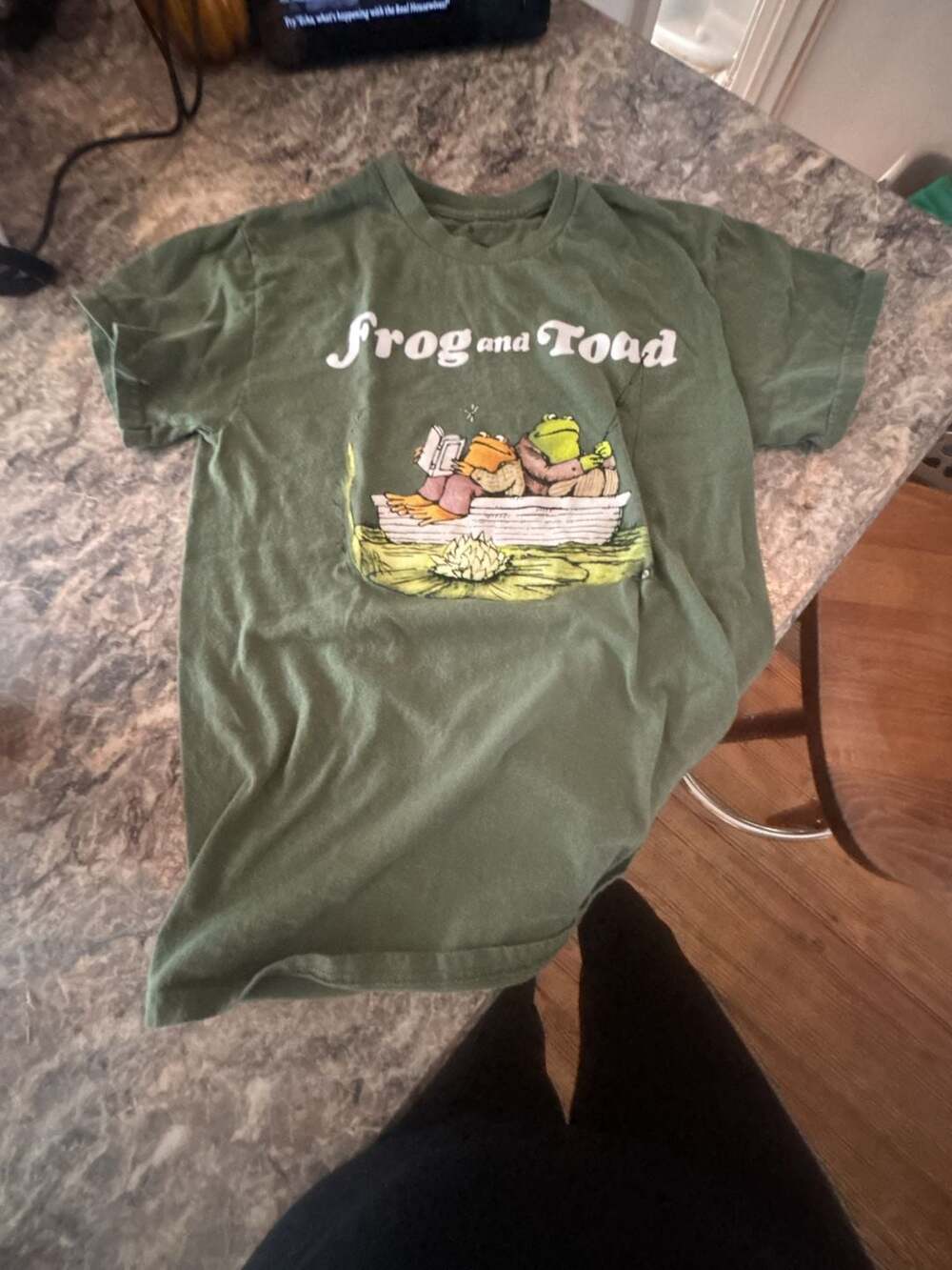 Frog and Toad Graphic T-Shirt Size S Green